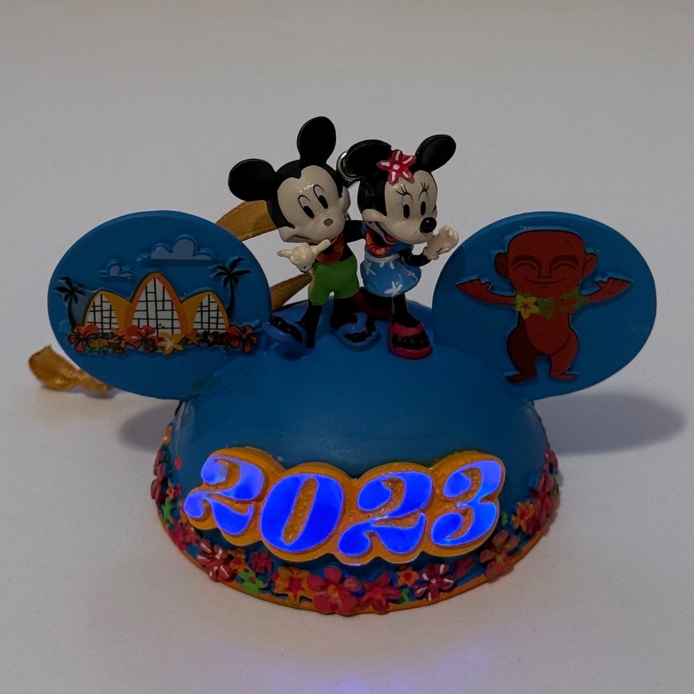 SEE VIDEO WORKS GREAT Disney Aulani Resort Christmas Ornament 2023 Mickey Minnie
